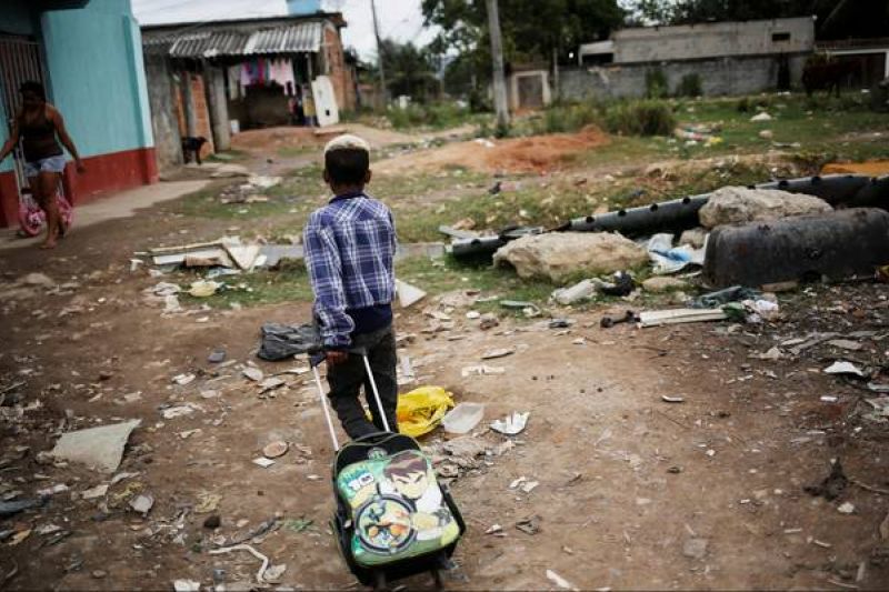 Desigualdade de renda para de cair no Brasil após 15 anos, e número de pobres cresce