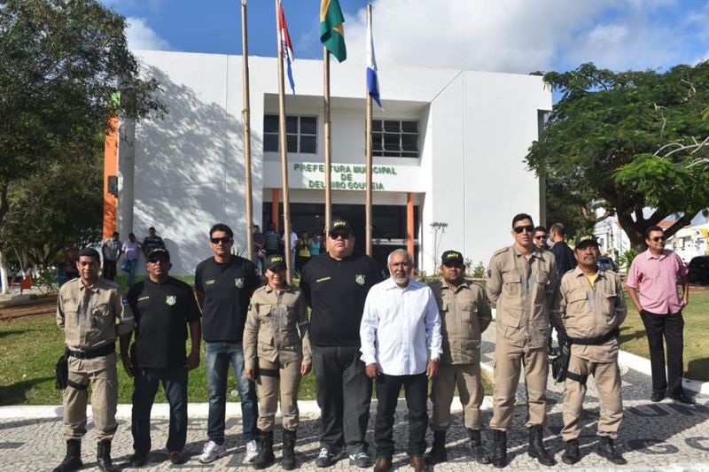 Lei que cria auxílio uniformes para agentes da SMTT de Delmiro é aprovada e sancionada