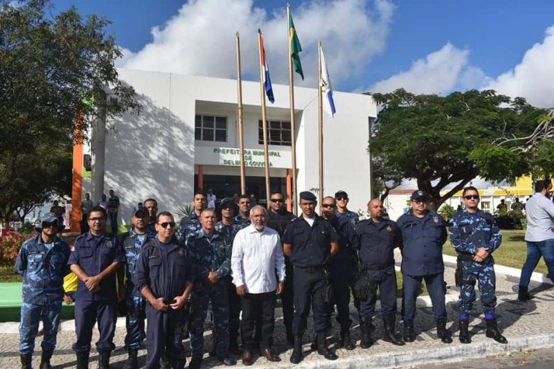 Prefeito Padre Eraldo decreta pagamento de auxilio fardamento para guardas municipais