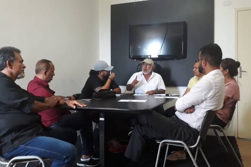 Padre Eraldo discute aplicação do PCC de servidores públicos com sindicato da categoria