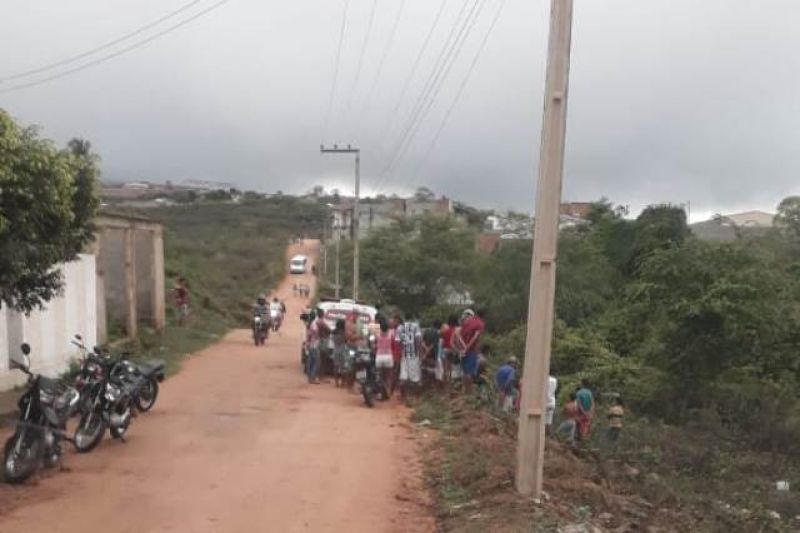 Polícia identifica homem encontrado morto enrolado em lençol e com as pernas amarradas