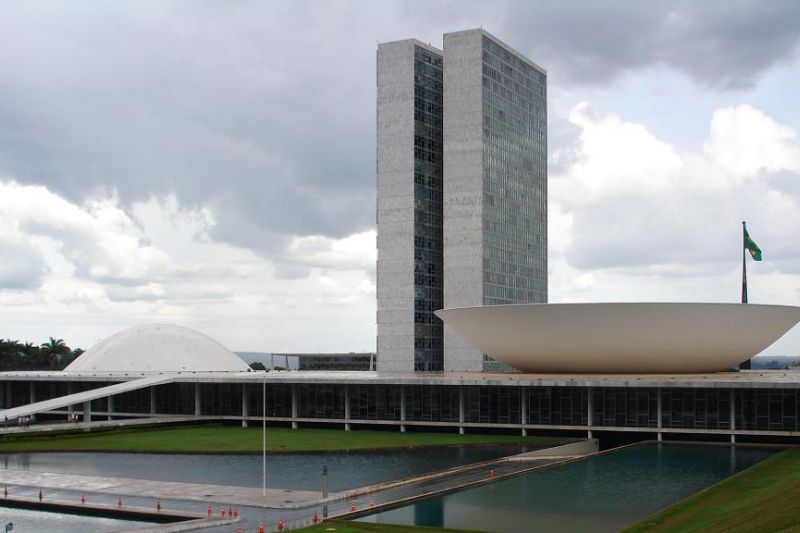 Os gastos públicos e o empreguismo no Legislativo