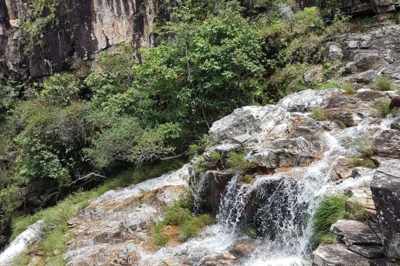 Quinta vítima de tromba d'água em rapel é encontrada; jovens são enterrados em MG