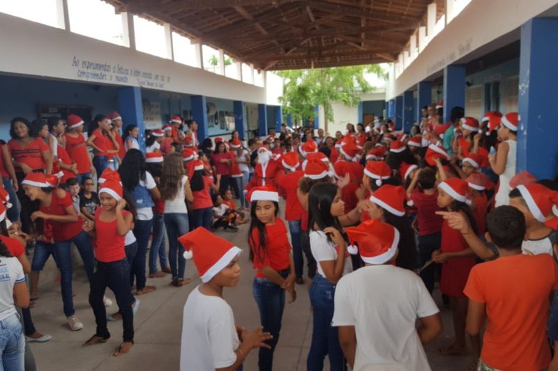 Escolas Municipais de Delmiro Gouveia realizam comemorações natalinas