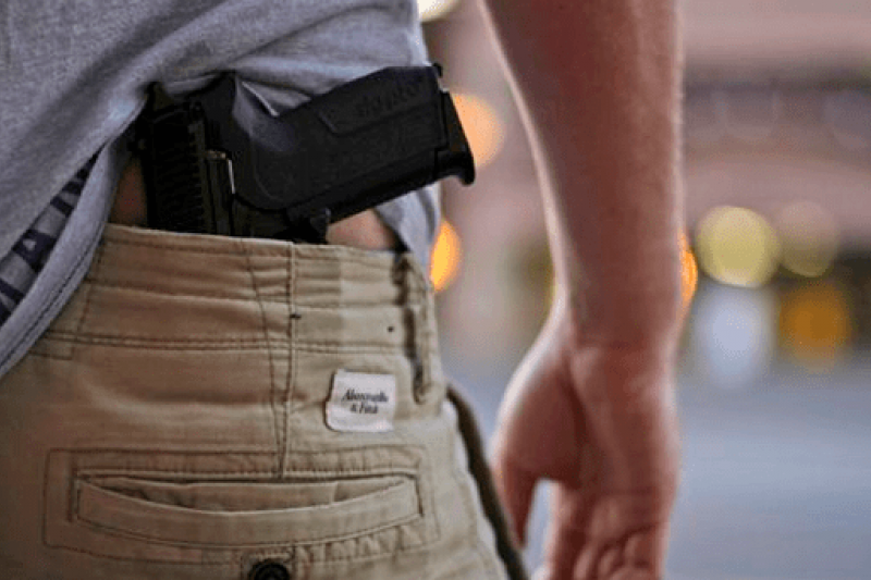 Bolsonaro anuncia decreto para facilitar posse de arma a quem não tem antecedente criminal