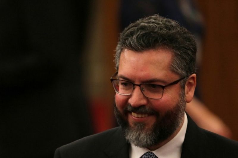 Trecho da 1ª MP de Bolsonaro gera mal-estar no Itamaraty por mudar regras para chefias