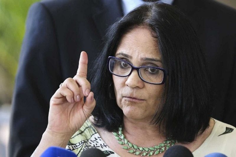 Ministra Damares diz que direitos da comunidade LGBT serão respeitados