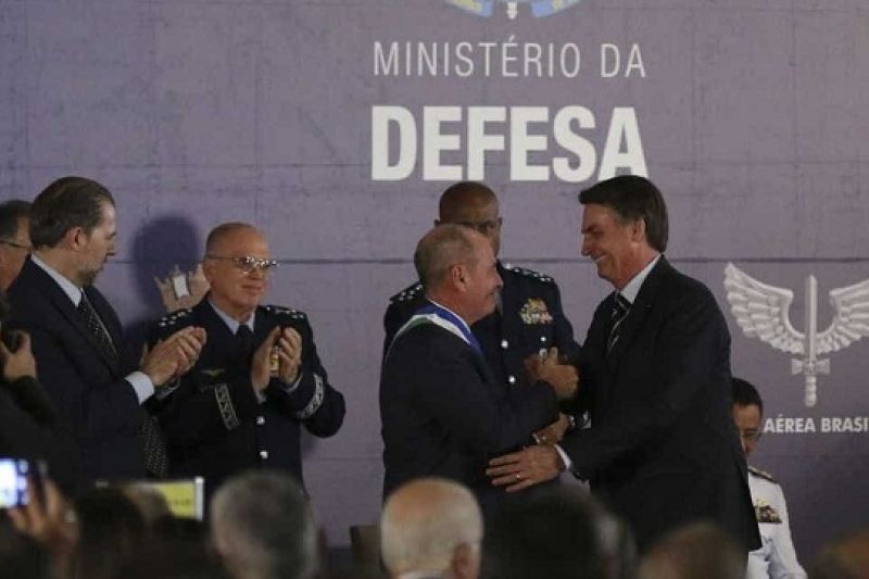 Bolsonaro elogia Collor e Sarney e omite FHC em cerimônia de transmissão de cargo
