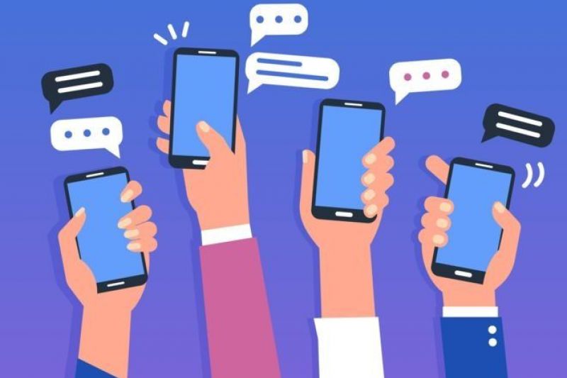 Pessoas idosas e conservadoras são mais propensas a espalhar notícias falsas, diz estudo