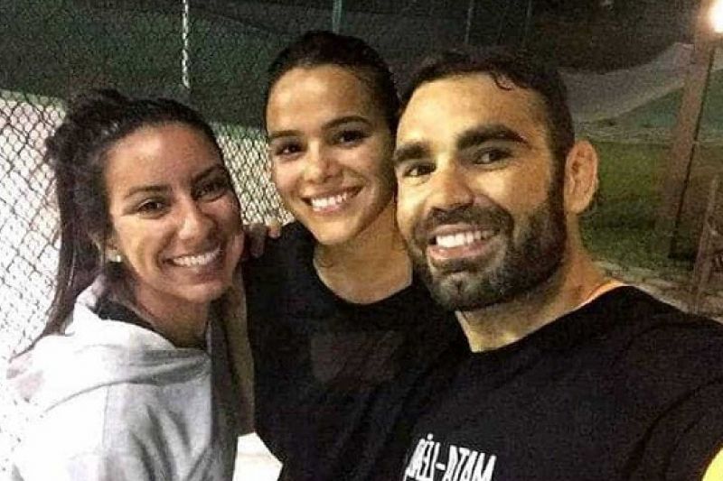 Filha de Queiroz ganhou cargo em prefeitura após período em gabinete de Bolsonaro