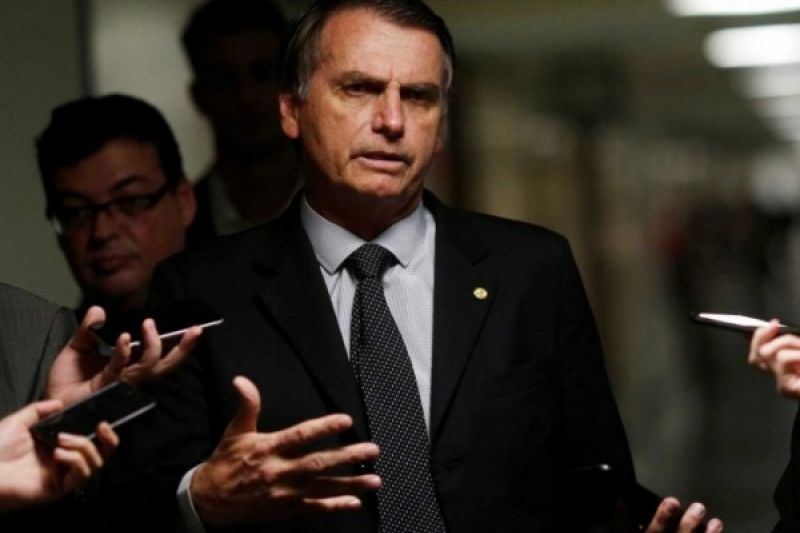 Funcionária que enviou WhatsApp na campanha de Bolsonaro ganha cargo na Presidência