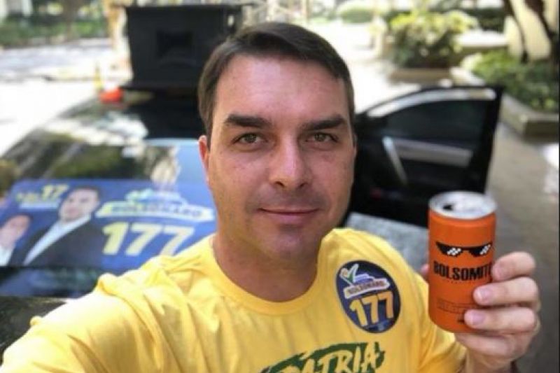Coaf aponta que Flávio Bolsonaro recebeu, em 1 mês, 48 depósitos suspeitos