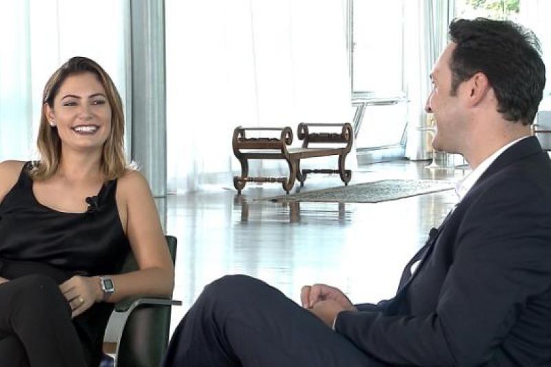 Em entrevista, Michelle Bolsonaro confirma indicação de amiga para comandar Secretaria