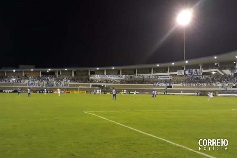 No duelo dos “azulões”, CSA pressiona e vence o Jaciobá por 3 a 0 no Estádio Rei Pelé