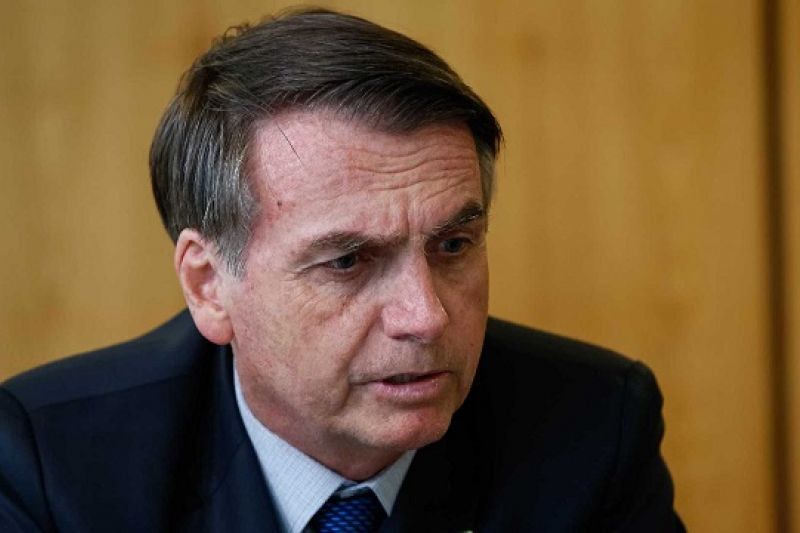 Ministros militares se irritam com decisão de Bolsonaro de não transmitir cargo a Mourão