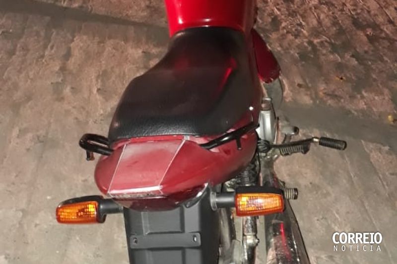 Homem é preso e moto apreendida durante operação deflagrada próximo ao cemitério de Inhapi