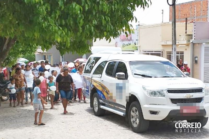 Garoto usado como escudo durante tiroteio em Inhapi é sepultado sob forte comoção