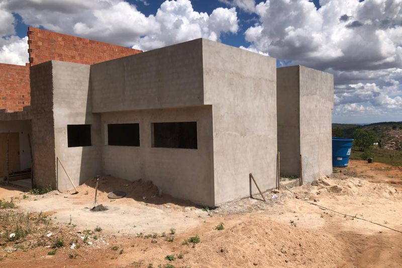 Prefeito Zé Carlos retoma obra abandonada pela gestão anterior em Água Branca