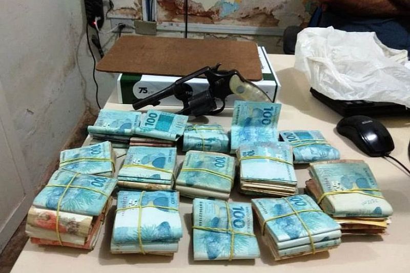 Dinheiro roubado em Olho D’água das Flores é enterrado em galinheiro em Santana do Ipanema