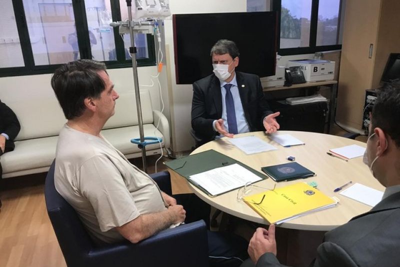 Governo vai anunciar ampliação da validade da CNH, diz Bolsonaro