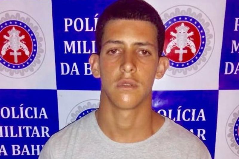 Morador da cidade de Itabaiana é preso ao ser flagrado com droga em praça de Paulo Afonso
