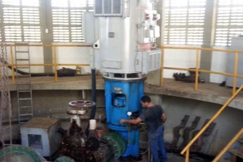 Motobomba é reinstalada na captação do Sistema Coletivo da Bacia Leiteira em Pão de Açúcar