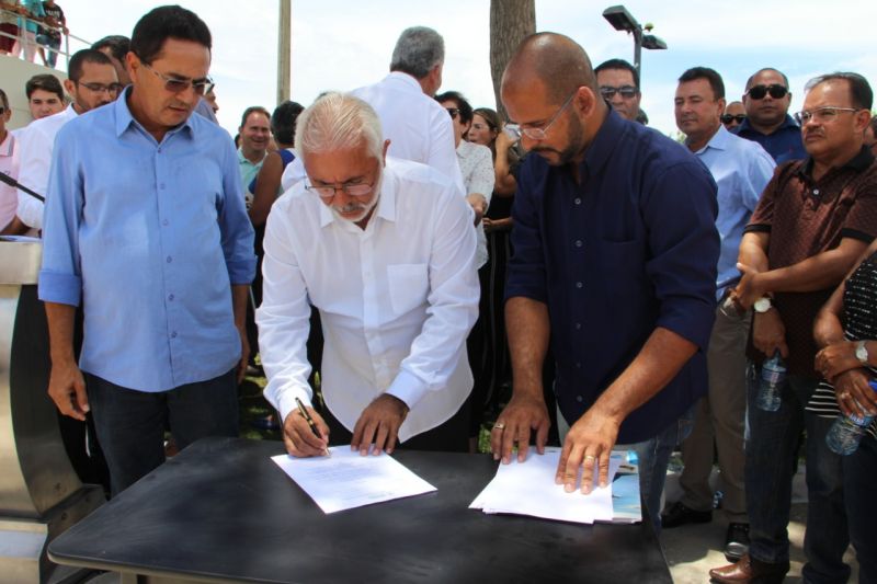 Prefeito assina ordem de serviço para recuperação das creches dos bairros Eldorado e Cohab