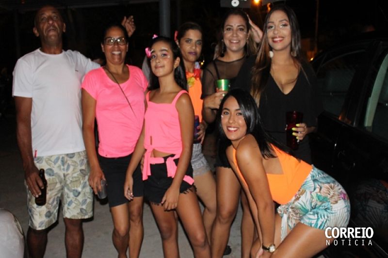 Blocos desfilam pelas ruas de Delmiro no primeiro dia do Carnaval 2019