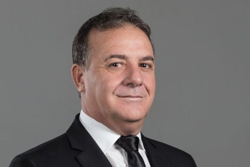 Deputado é atacado no rosto por cachorro em torneio de futebol e passa por cirurgia