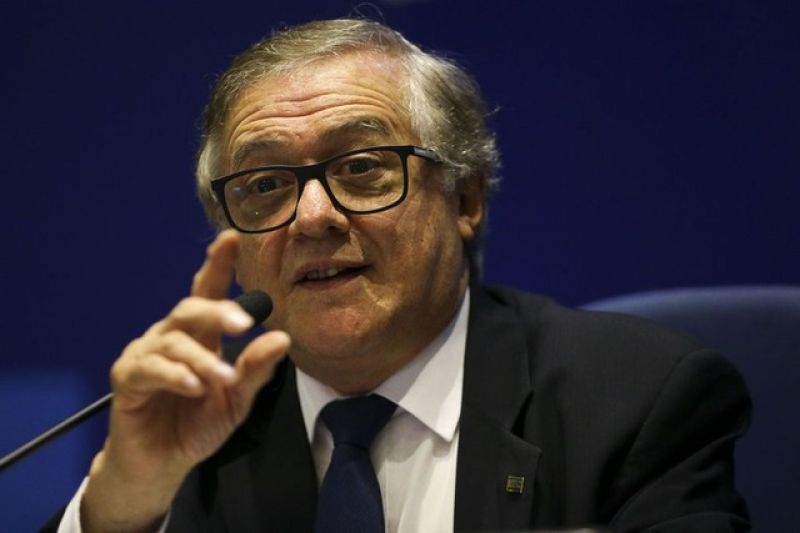 Pressão por saída de ministro da Educação vai de ala militar a política e cria impasse