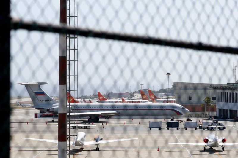 Com tropas, aviões militares russos pousam na Venezuela