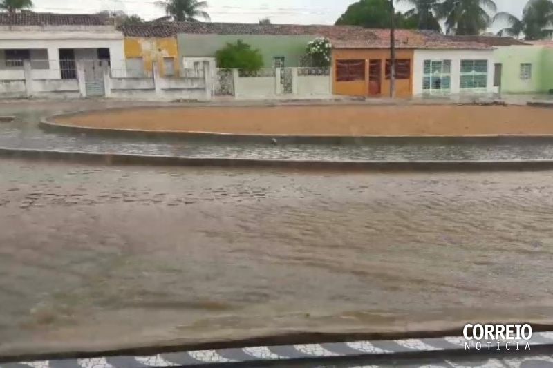 Fortes chuvas causam transtornos no município de Delmiro Gouveia
