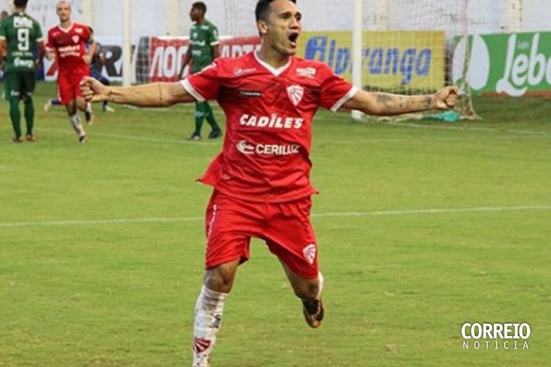 Com ajuda de Thiago Alagoano, São Luiz vence o São José e avança à semifinal do Gauchão