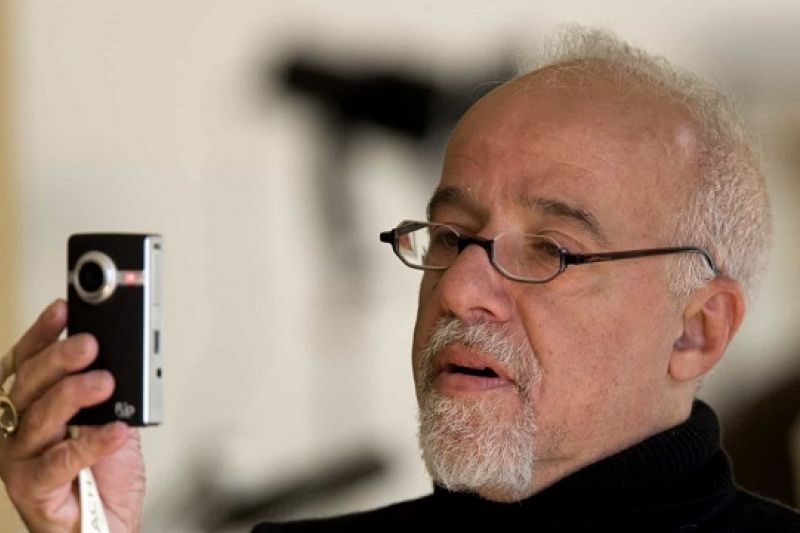 Escritor Paulo Coelho conta como foi torturado durante a ditadura militar