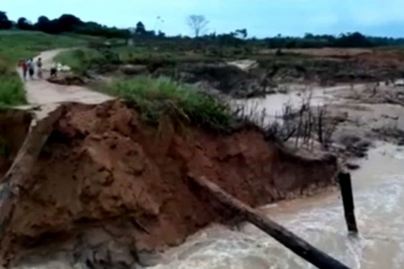 Rompimento de barragem em Rondônia deixa 100 famílias isoladas