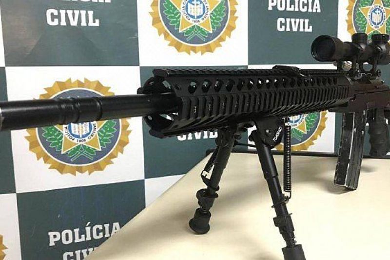 Sargento da PM é preso tentando vender fuzil usado por atiradores de elite