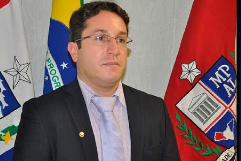 Bloqueio de bens de prefeito e secretário de Tapera envolve contrato de R$ 240 mil, diz MP