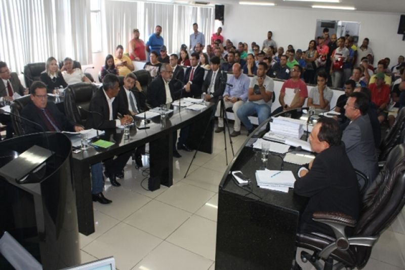 Troca de farpas, discursos quentes e pedido de vista marcam sessão na Câmara de Delmiro