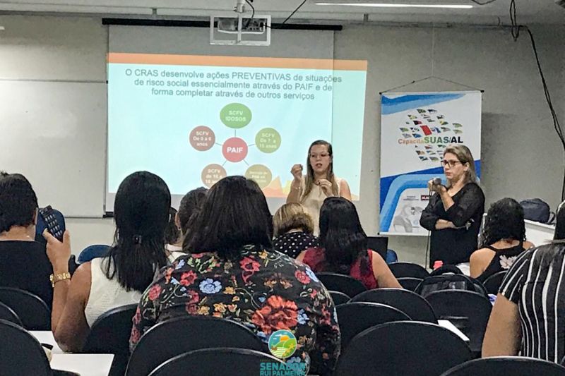 Equipe do Centro de Referência a Assistência Social participa de curso de atualização