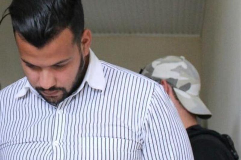 Advogado preso por ameaçar ex mandou fotos de metralhadora e jurou 'espocar cara dela'