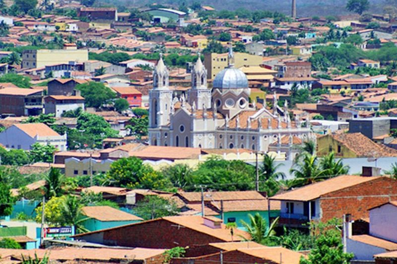 Médico tem carro furtado enquanto trabalhava em hospital de Canindé de São Francisco