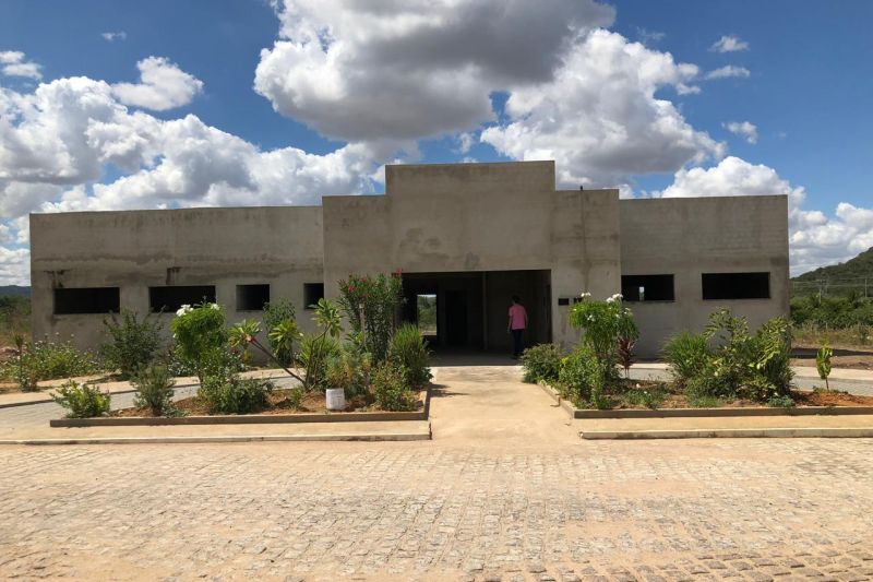 Prefeito assina ordem de serviço para retomada de obras da UBS do Distrito do Tabuleiro