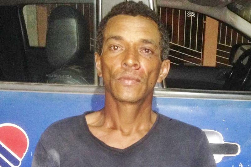 Foragido da Justiça é capturado após esboçar atitude suspeita ao avistar viatura policial