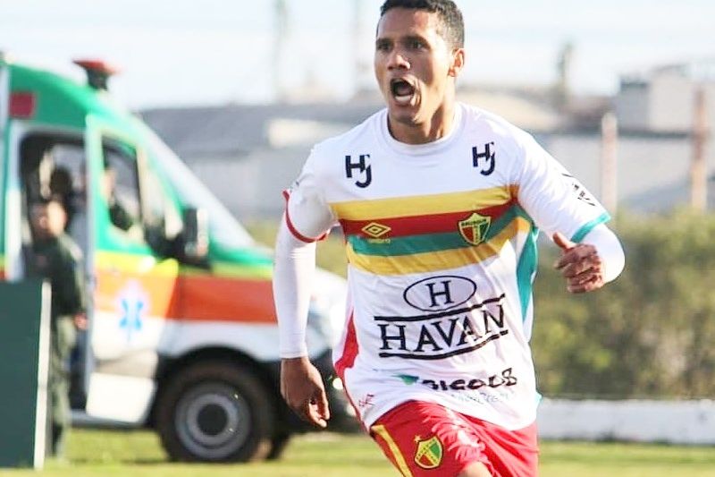 Thiago Alagoano marca e garante classificação antecipada do Brusque no Brasileirão Série D