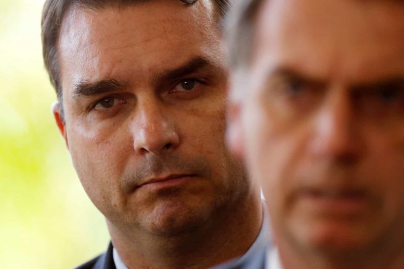 Bolsonaro revela amizade com Queiroz e admite preocupação com Flávio