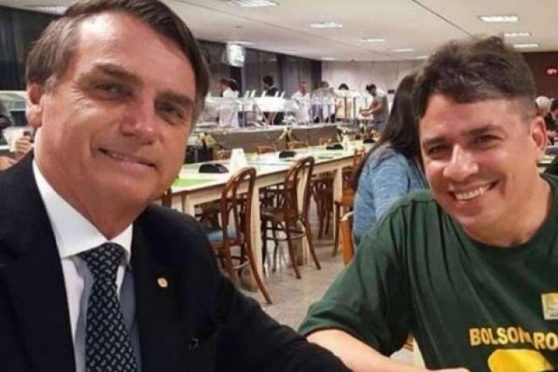 Amigo de Bolsonaro vira assessor da chefia da Petrobras com salário de R$ 55 mil