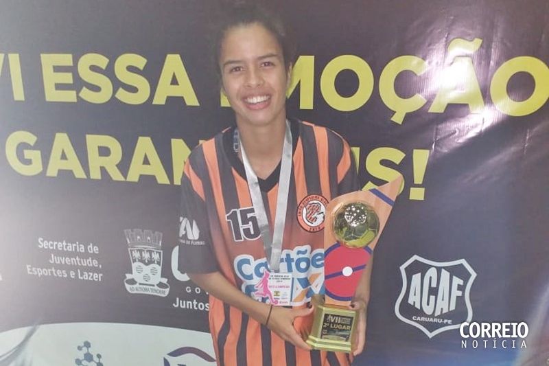 Jovem de Água Branca, Karen Gabriely, é vice-campeã de torneio de futsal em Pernambuco