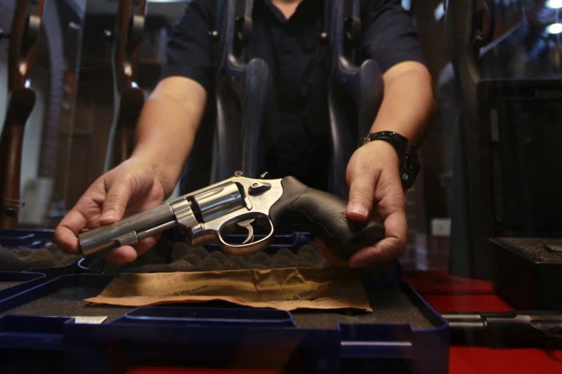 Tribunal condena ex-cabos por venda de armas do Exército para o PCC