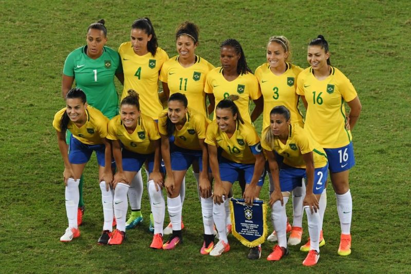 Seleção feminina estreia com vitória rumo ao título inédito