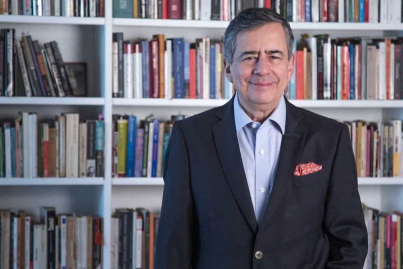 Após pressão política, Record tira Paulo Henrique Amorim do 'Domingo Espetacular'